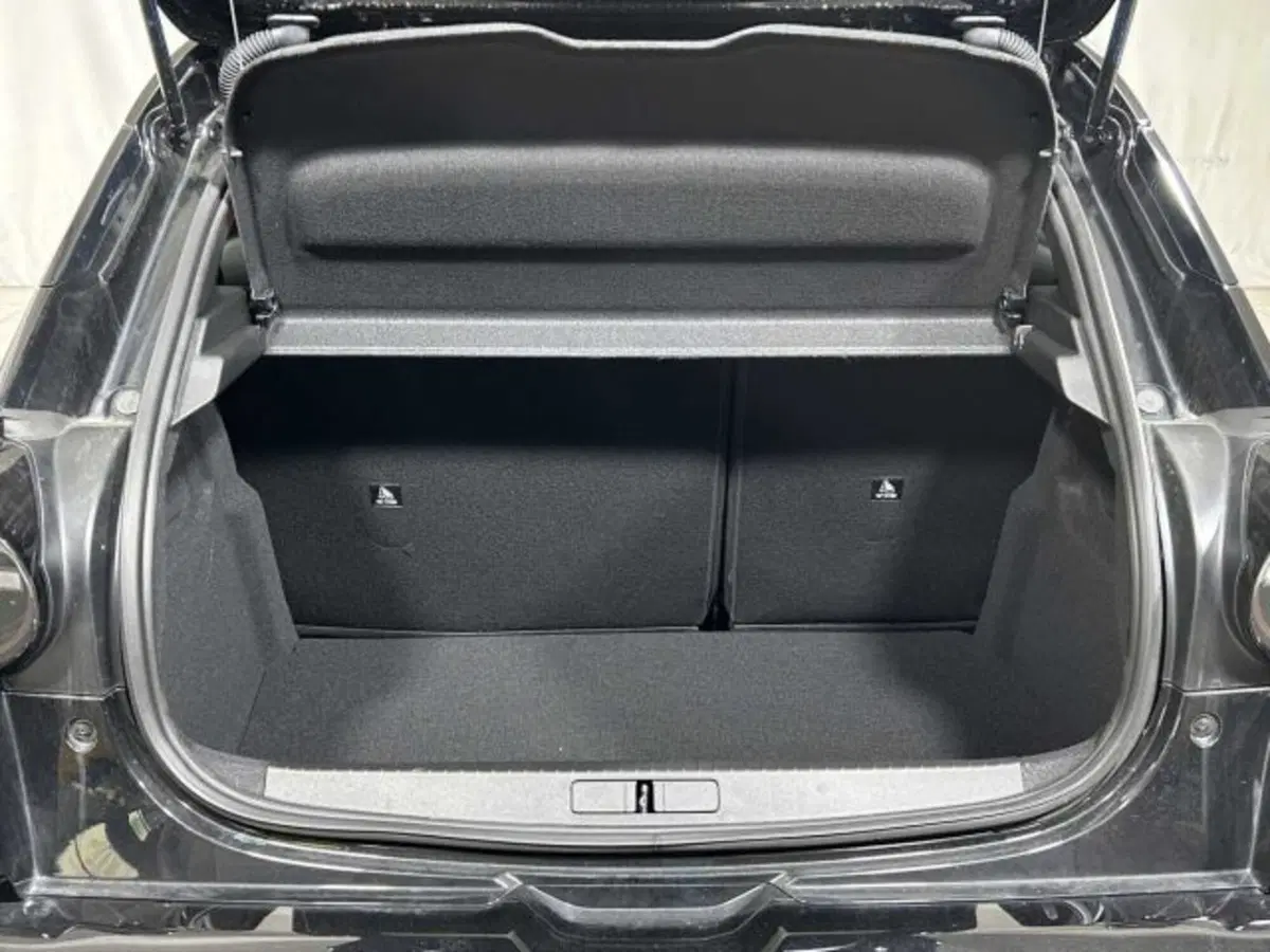 Lancia Ypsilon nuova a Sondrio (7)