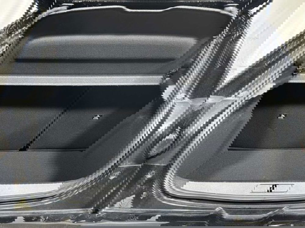 Lancia Ypsilon nuova a Sondrio (15)