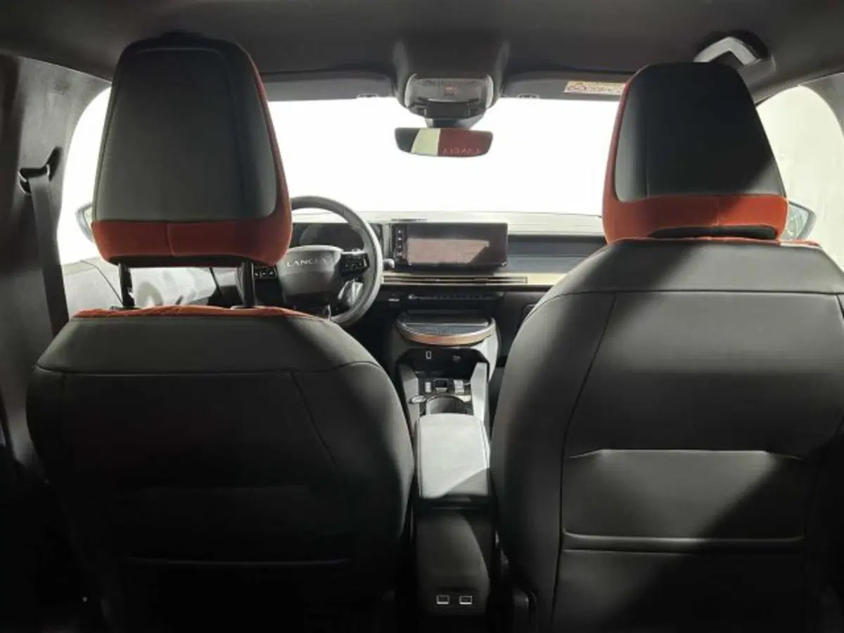 Lancia Ypsilon nuova a Sondrio (8)