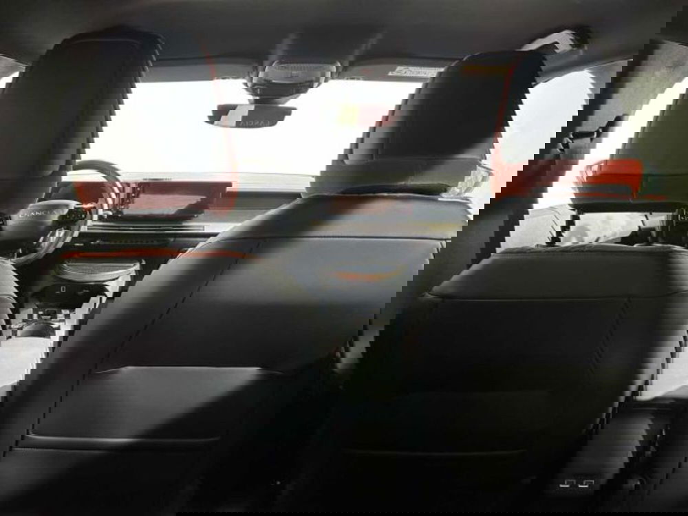 Lancia Ypsilon nuova a Sondrio (16)