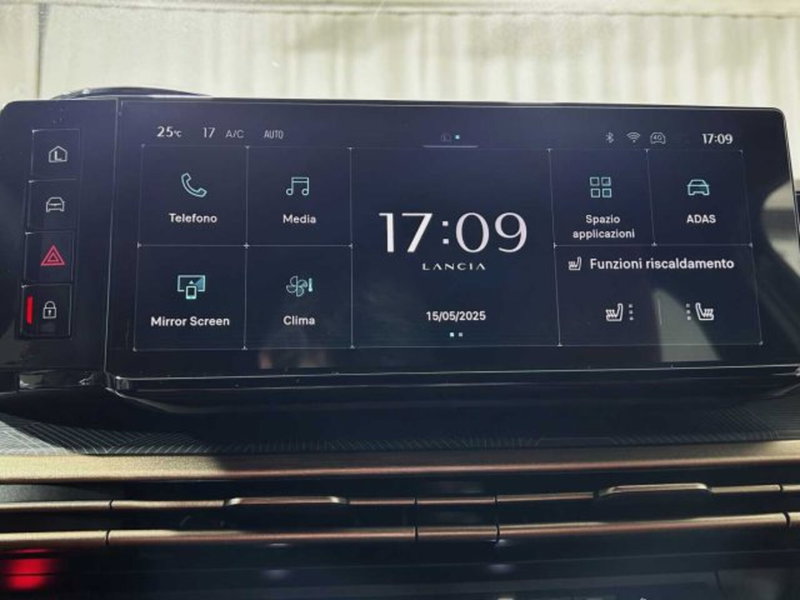 Lancia Ypsilon nuova a Sondrio (9)