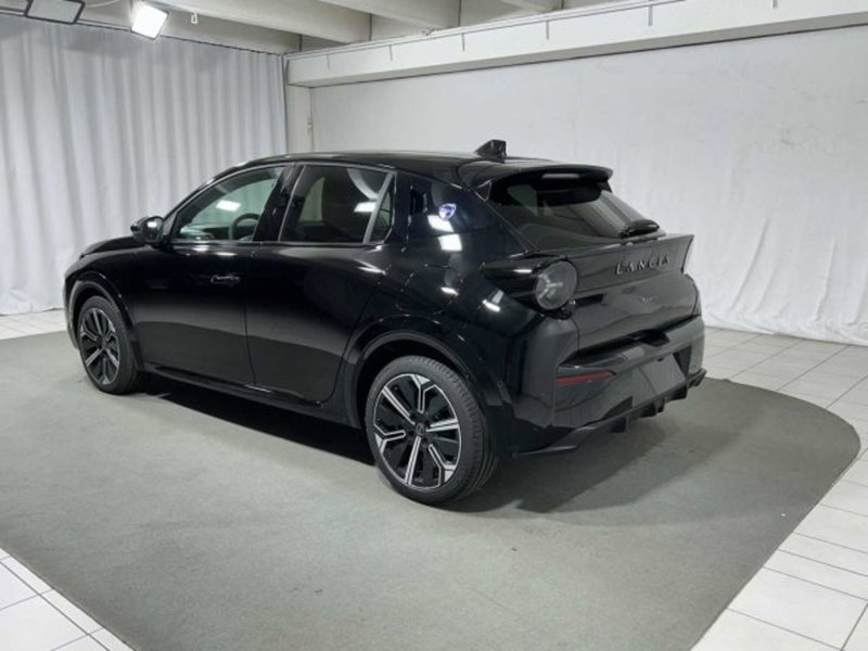 Lancia Ypsilon nuova a Sondrio (2)