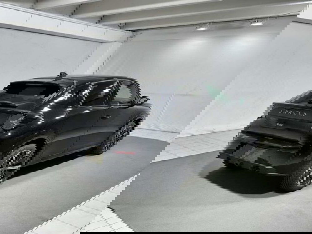 Lancia Ypsilon nuova a Sondrio (5)