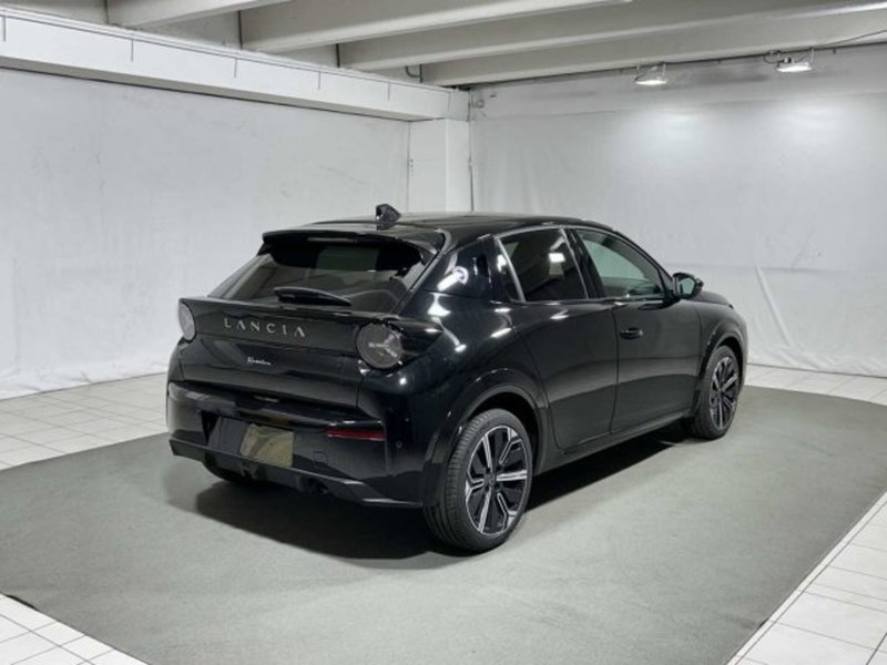 Lancia Ypsilon nuova a Sondrio (3)