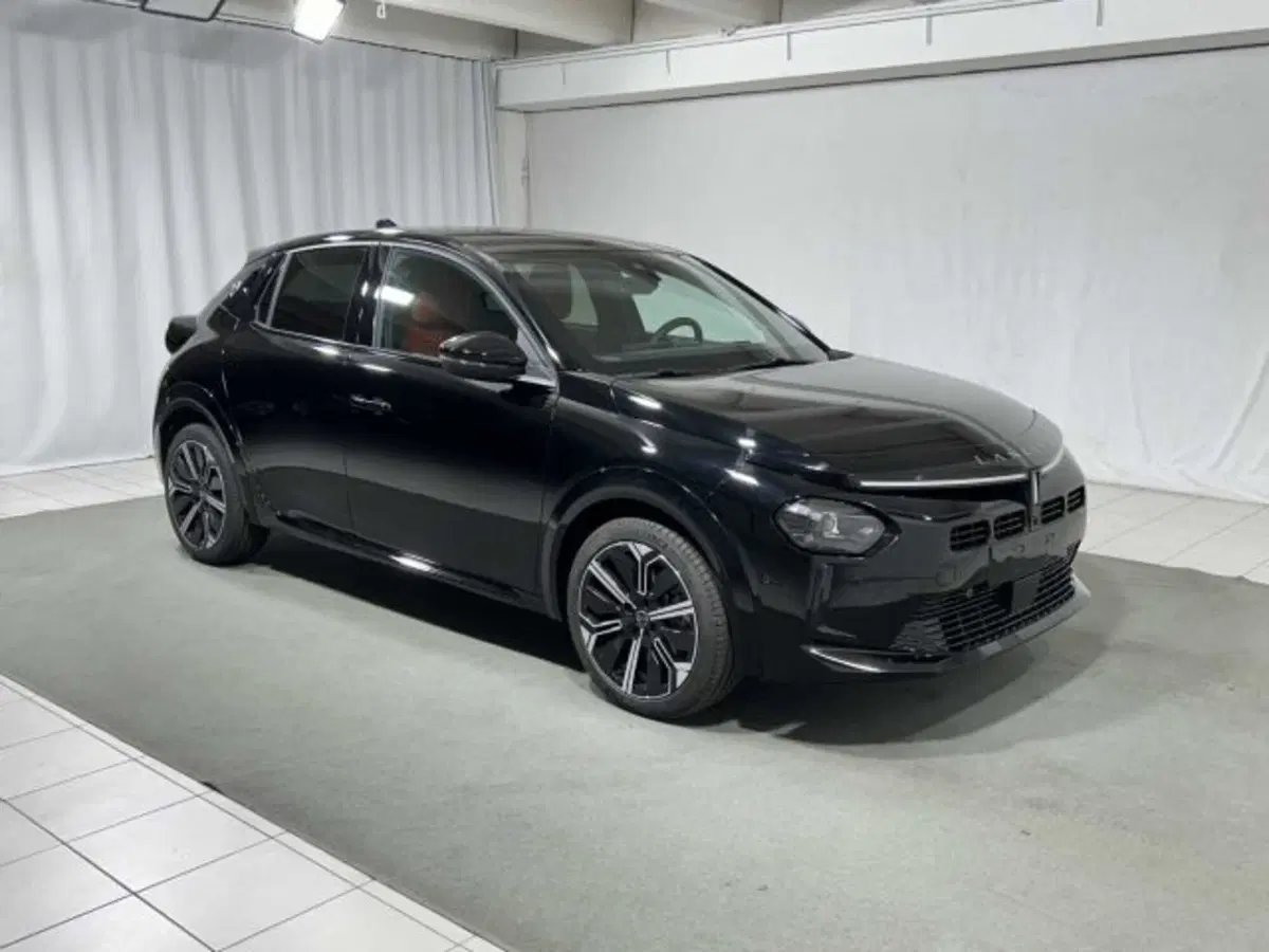 Lancia Ypsilon nuova a Sondrio (4)