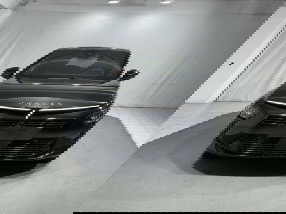 Lancia Ypsilon nuova a Sondrio (8)