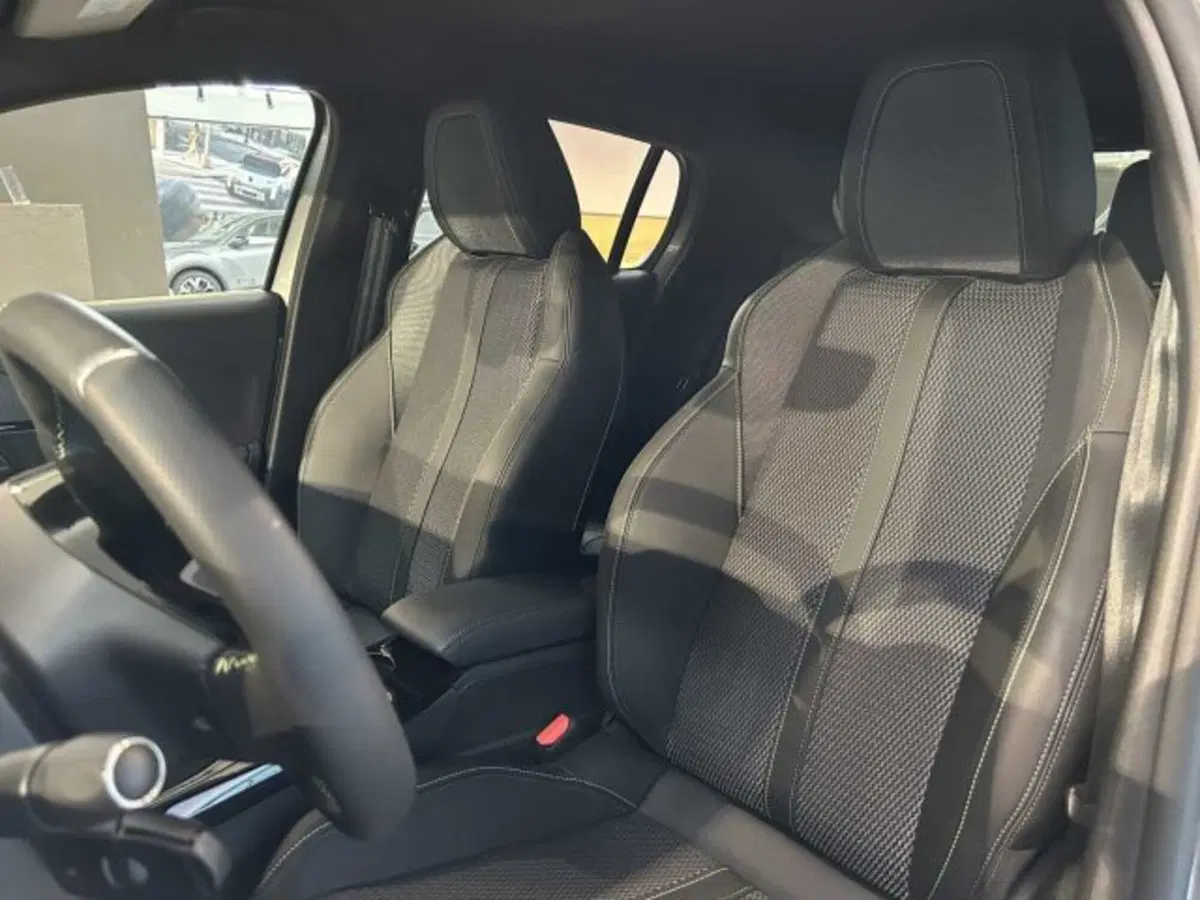 Peugeot 208 nuova a Sondrio (17)