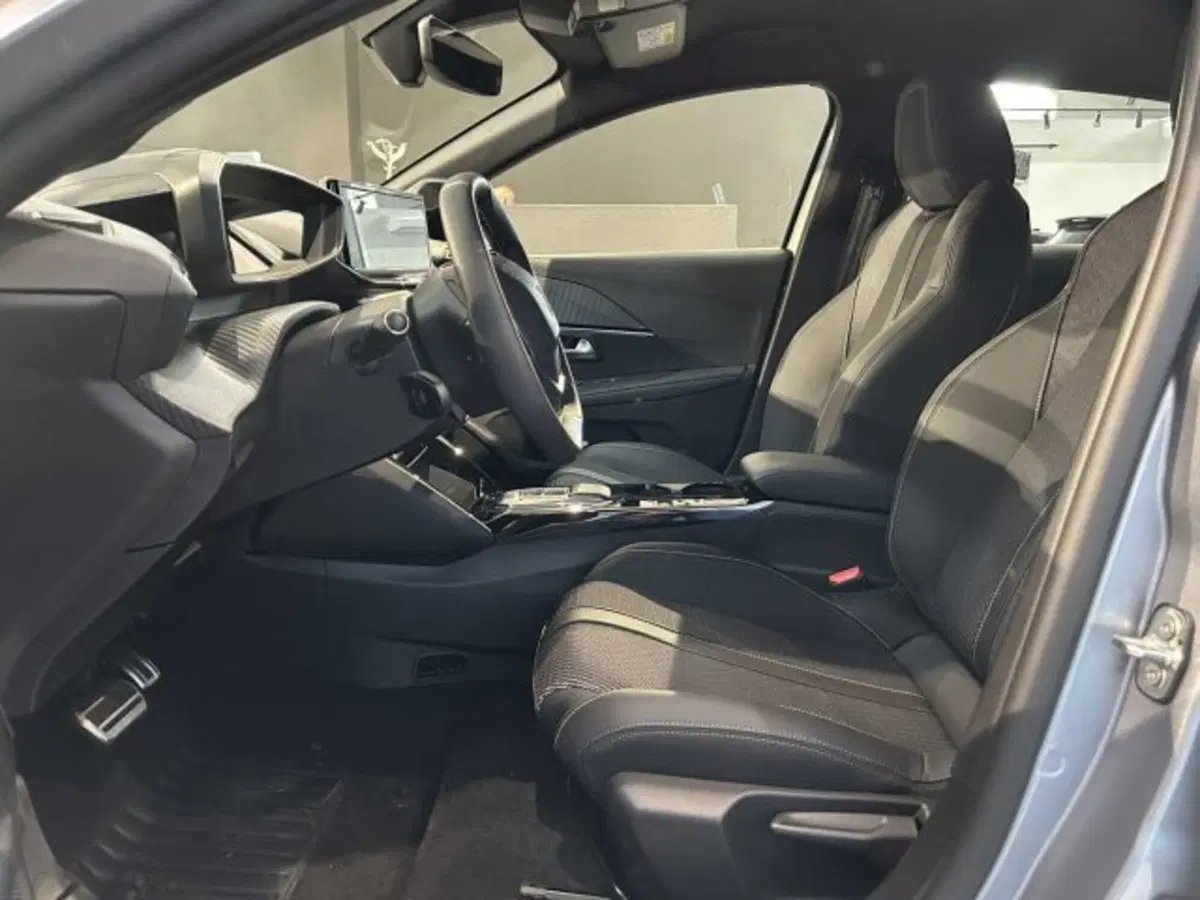 Peugeot 208 nuova a Sondrio (9)