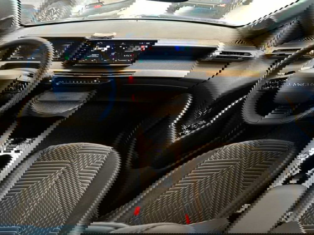 Lancia Ypsilon nuova a Sondrio (12)