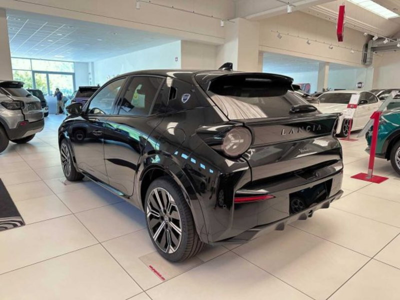 Lancia Ypsilon nuova a Sondrio (2)