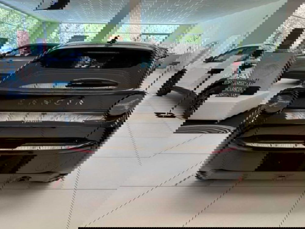 Lancia Ypsilon nuova a Sondrio (4)