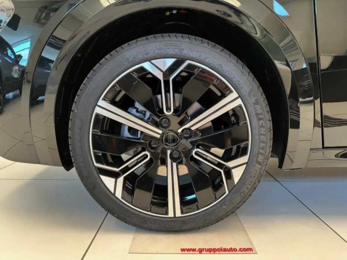 Lancia Ypsilon nuova a Sondrio (5)