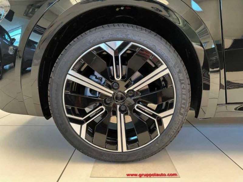 Lancia Ypsilon nuova a Sondrio (5)