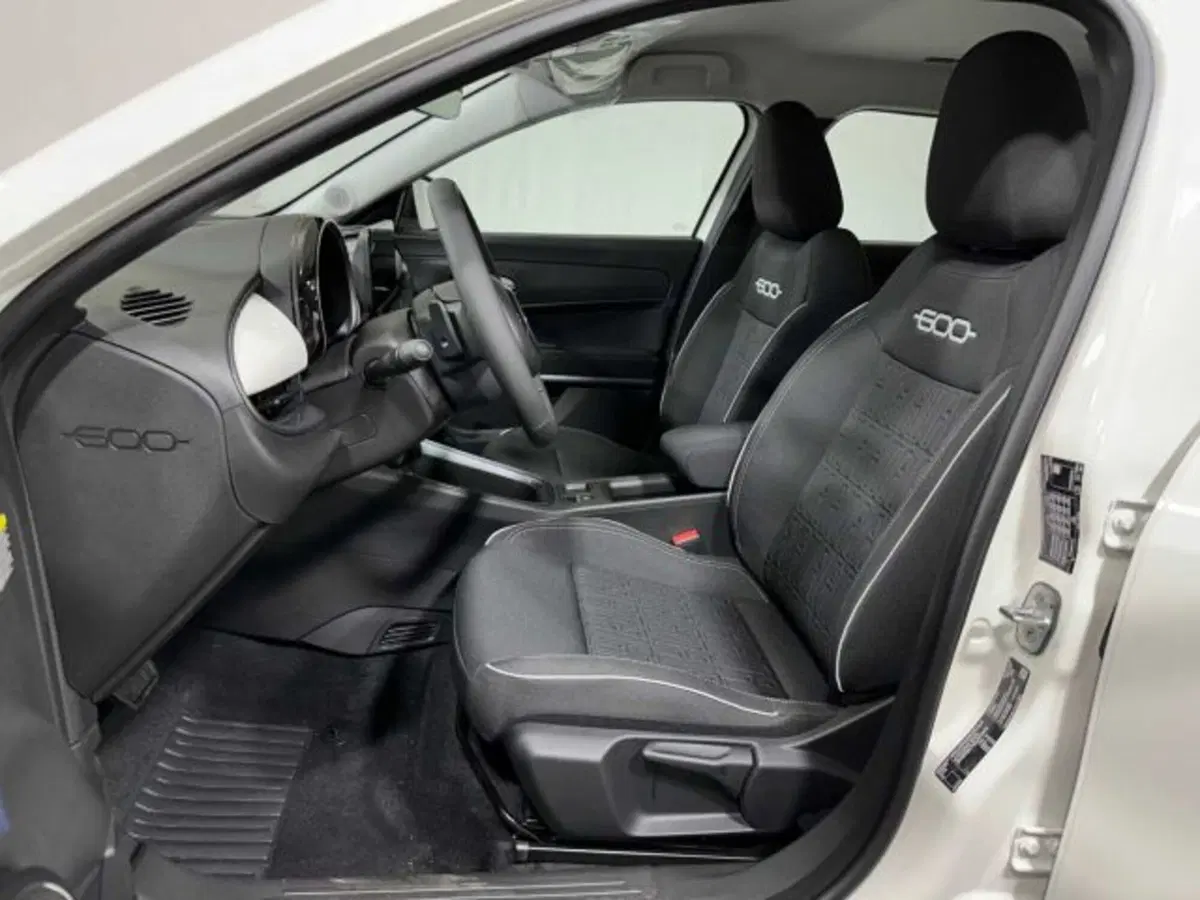 Fiat 600 nuova a Sondrio (3)