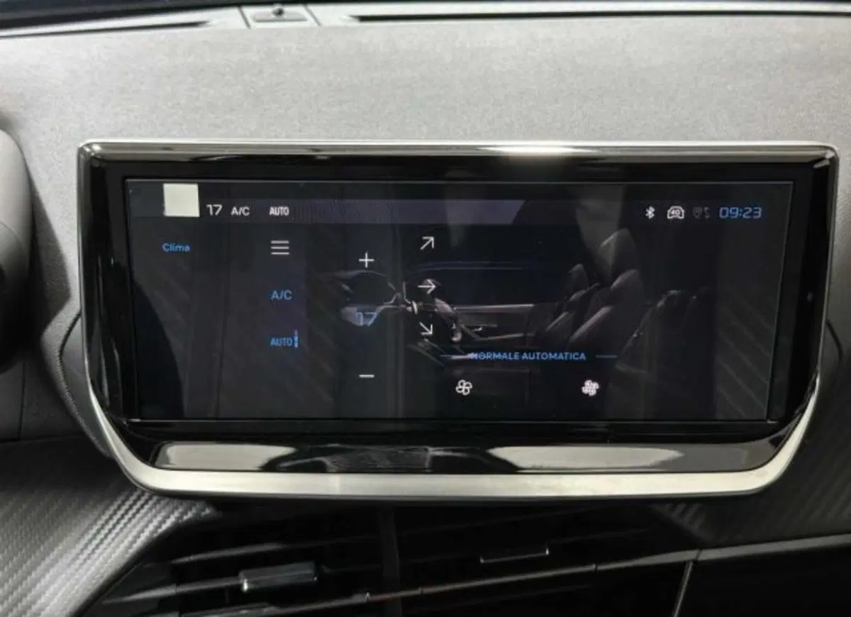 Peugeot 2008 nuova a Sondrio (12)