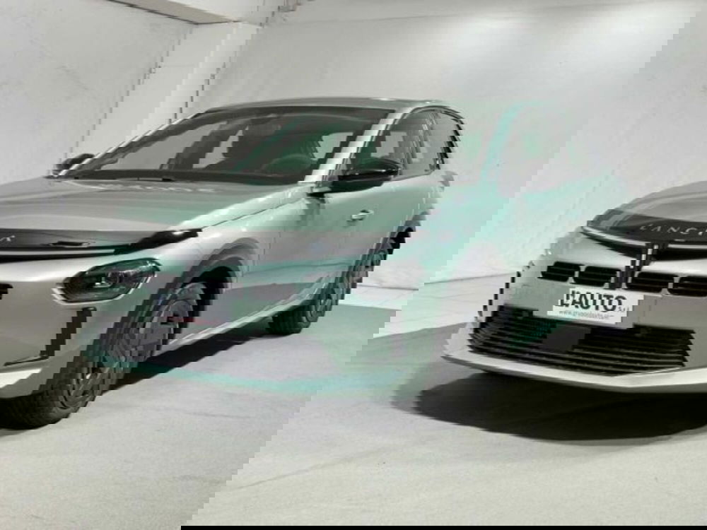 Lancia Ypsilon nuova a Sondrio