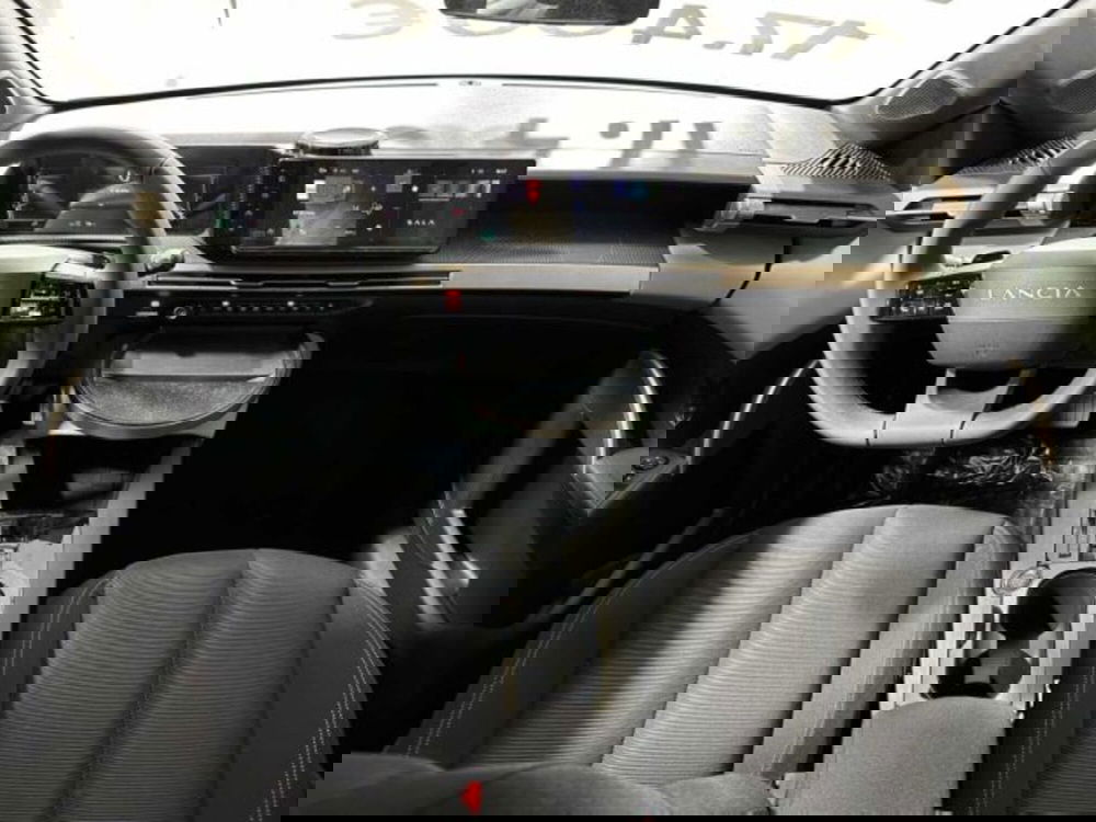 Lancia Ypsilon nuova a Sondrio (12)