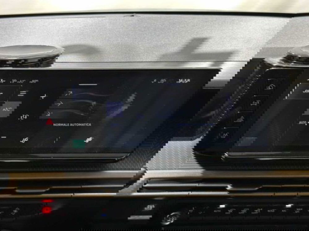 Lancia Ypsilon nuova a Sondrio (18)