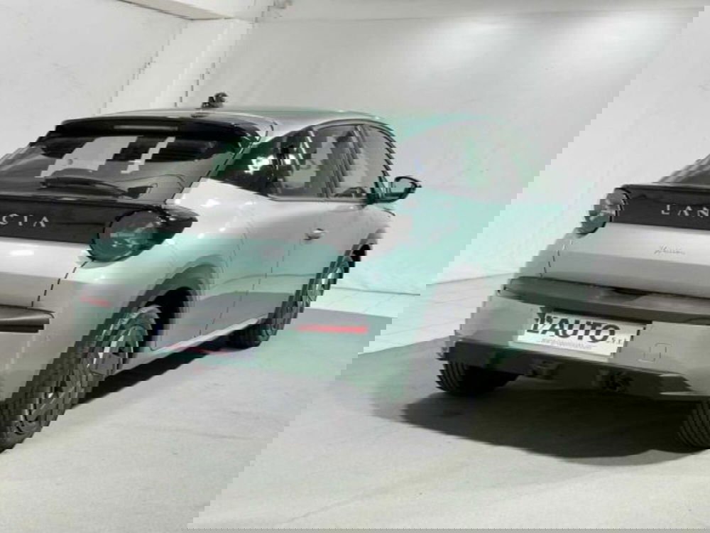 Lancia Ypsilon nuova a Sondrio (5)