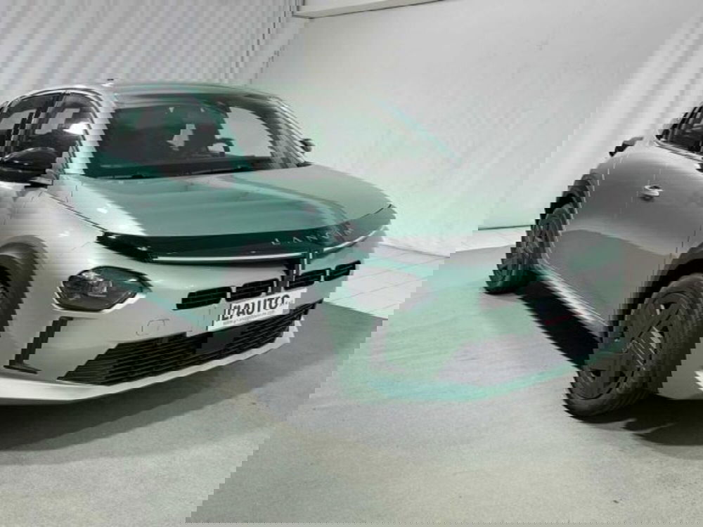 Lancia Ypsilon nuova a Sondrio (7)