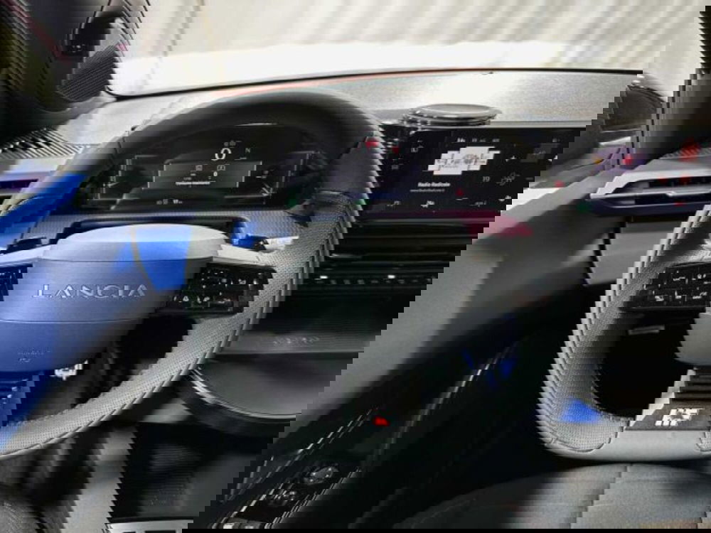 Lancia Ypsilon nuova a Sondrio (16)