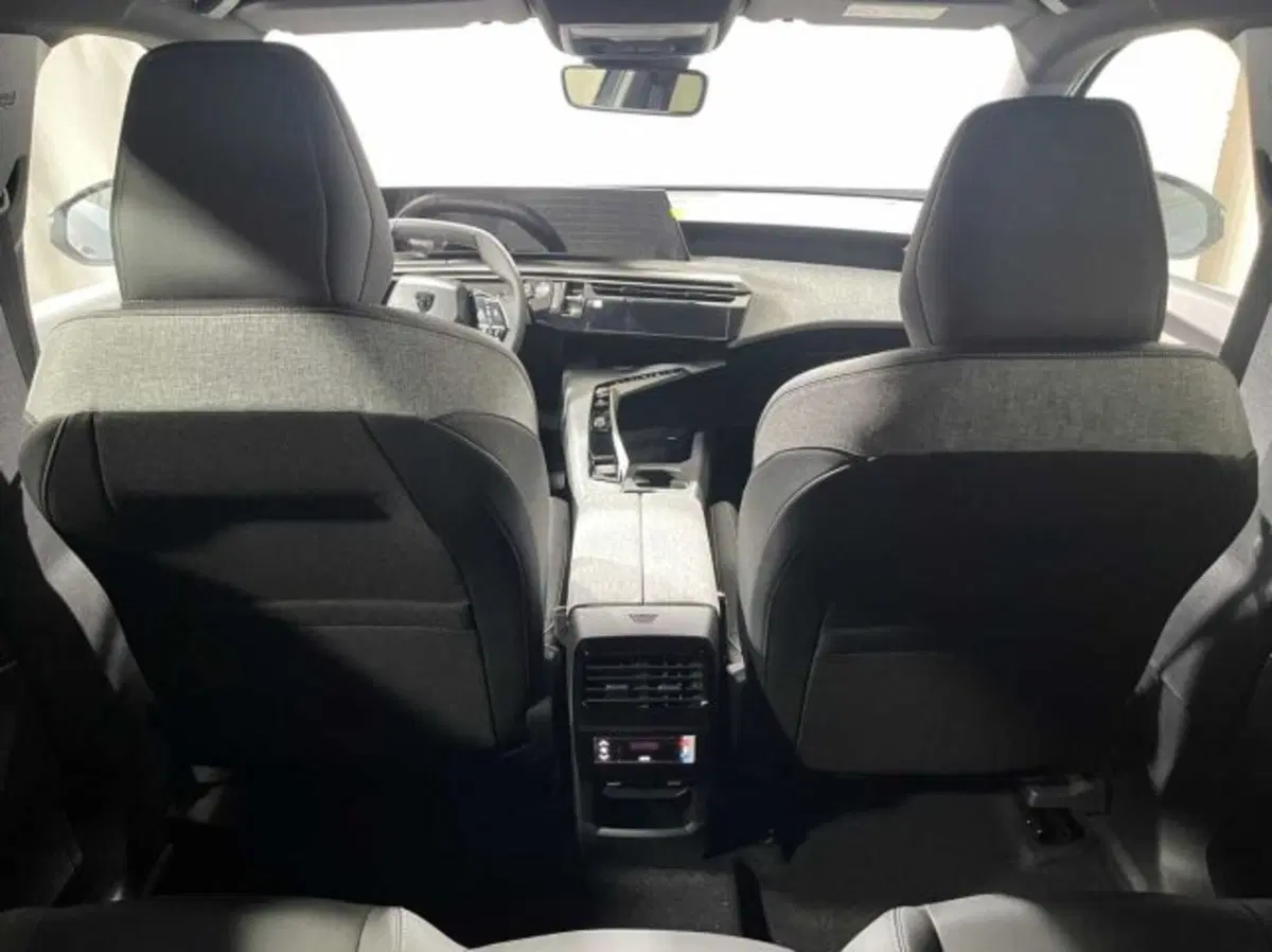 Peugeot 5008 nuova a Sondrio (10)
