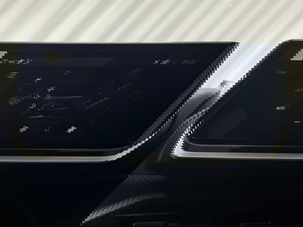 Peugeot 2008 nuova a Sondrio (19)