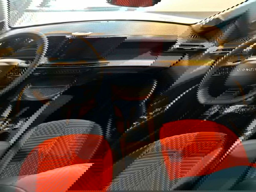 Lancia Ypsilon nuova a Sondrio (12)