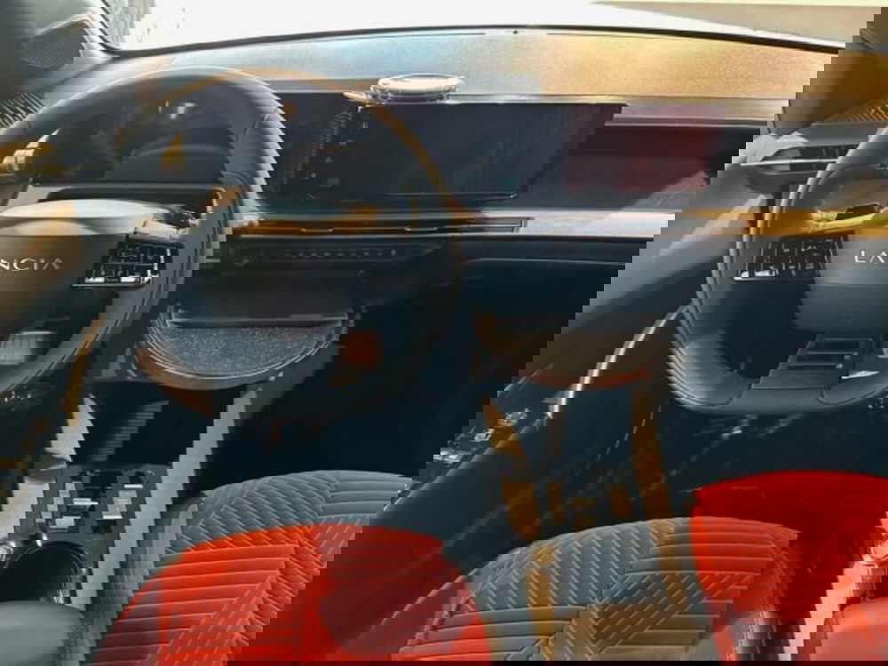 Lancia Ypsilon nuova a Sondrio (13)