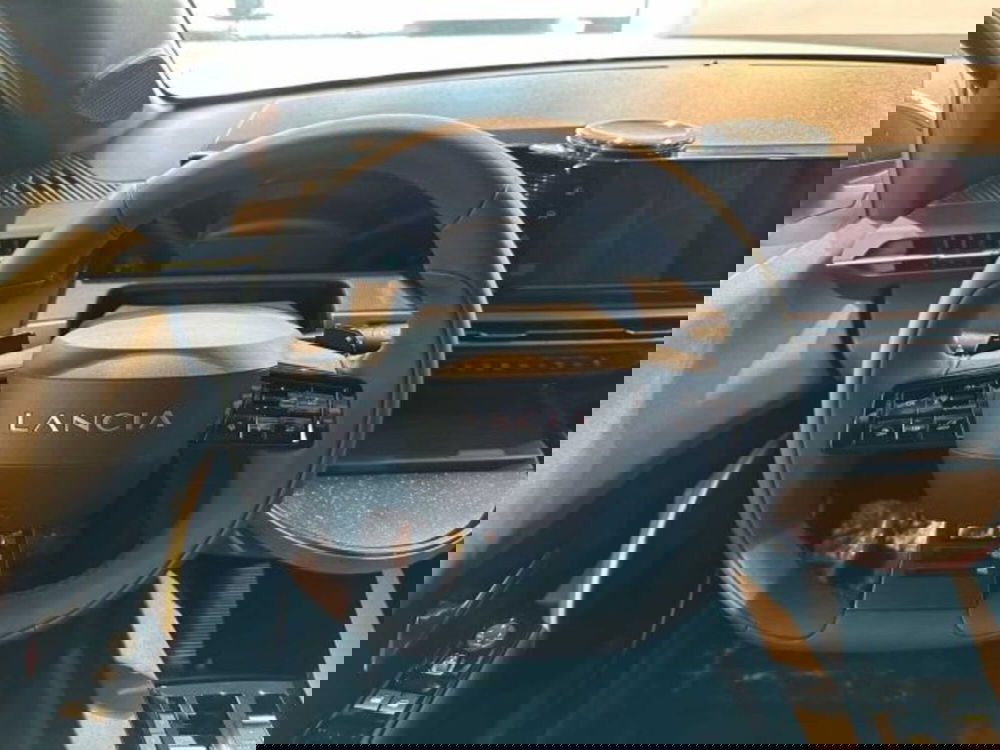 Lancia Ypsilon nuova a Sondrio (15)