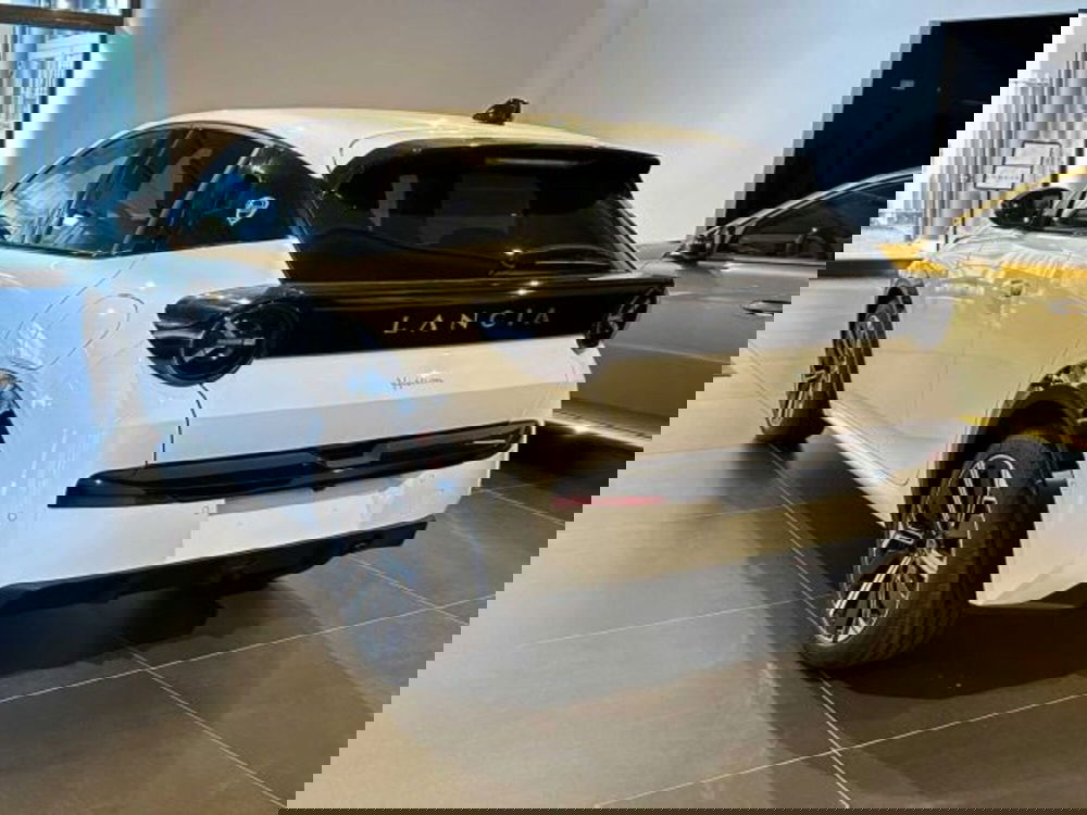 Lancia Ypsilon nuova a Sondrio (3)