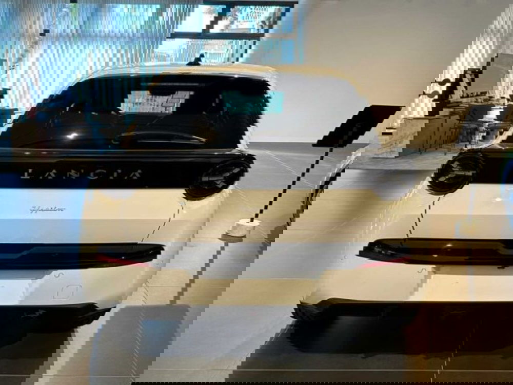 Lancia Ypsilon nuova a Sondrio (4)