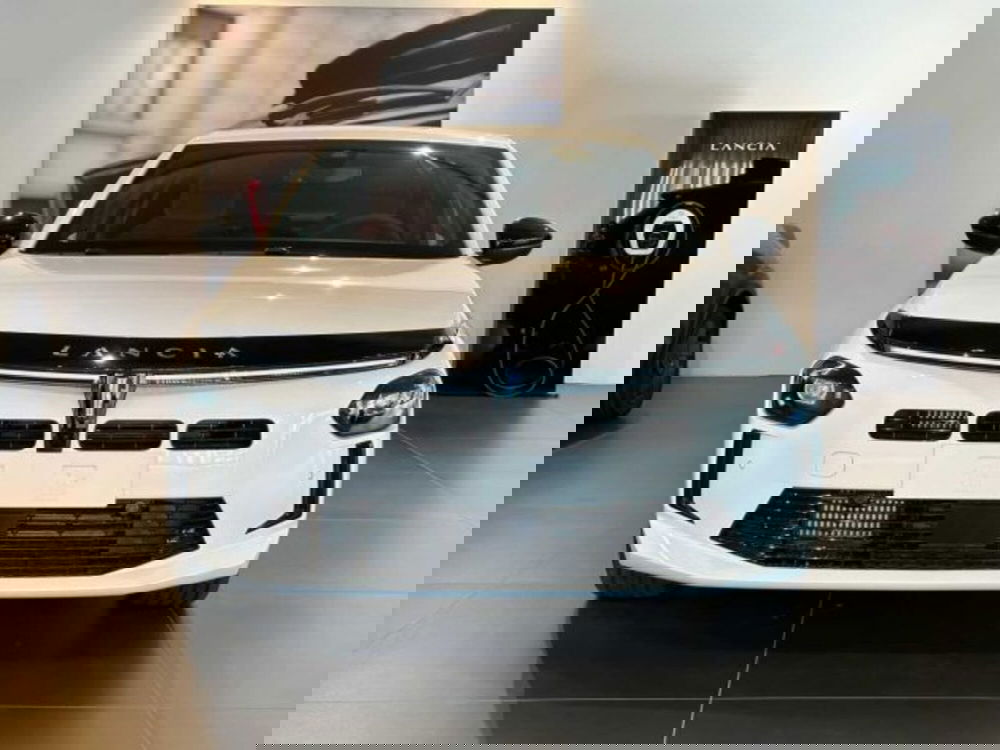 Lancia Ypsilon nuova a Sondrio (8)