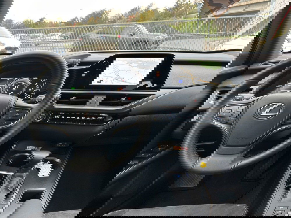 Lexus UX usata a Piacenza (13)