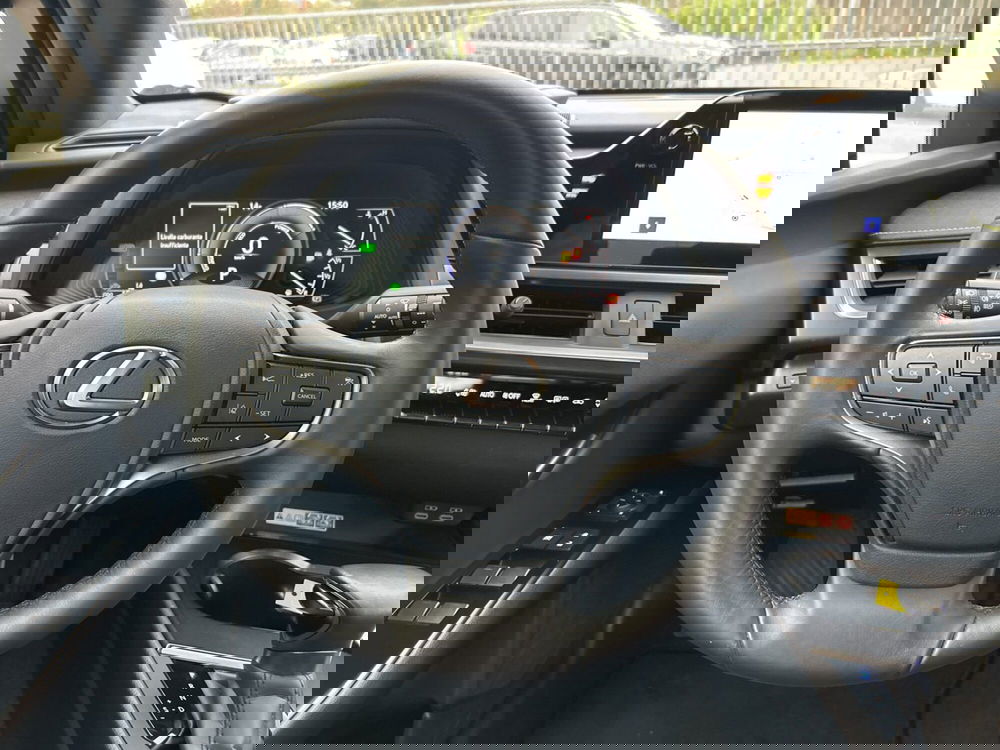 Lexus UX usata a Piacenza (14)