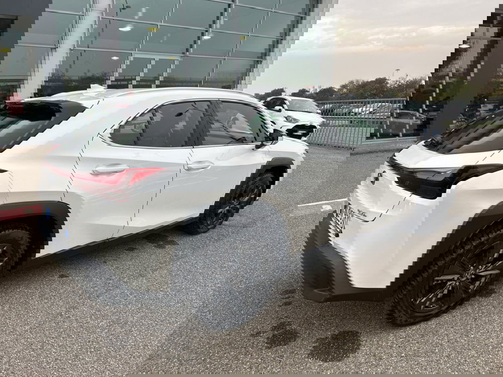 Lexus UX usata a Piacenza (7)