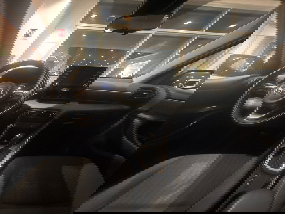 Toyota Yaris nuova a Nuoro (17)