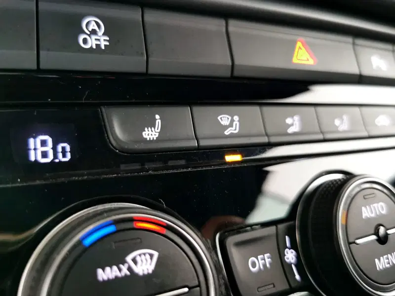 Volkswagen T-Roc Cabrio usata a Chieti (11)