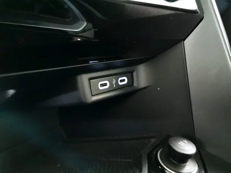 Volkswagen T-Roc Cabrio usata a Chieti (18)