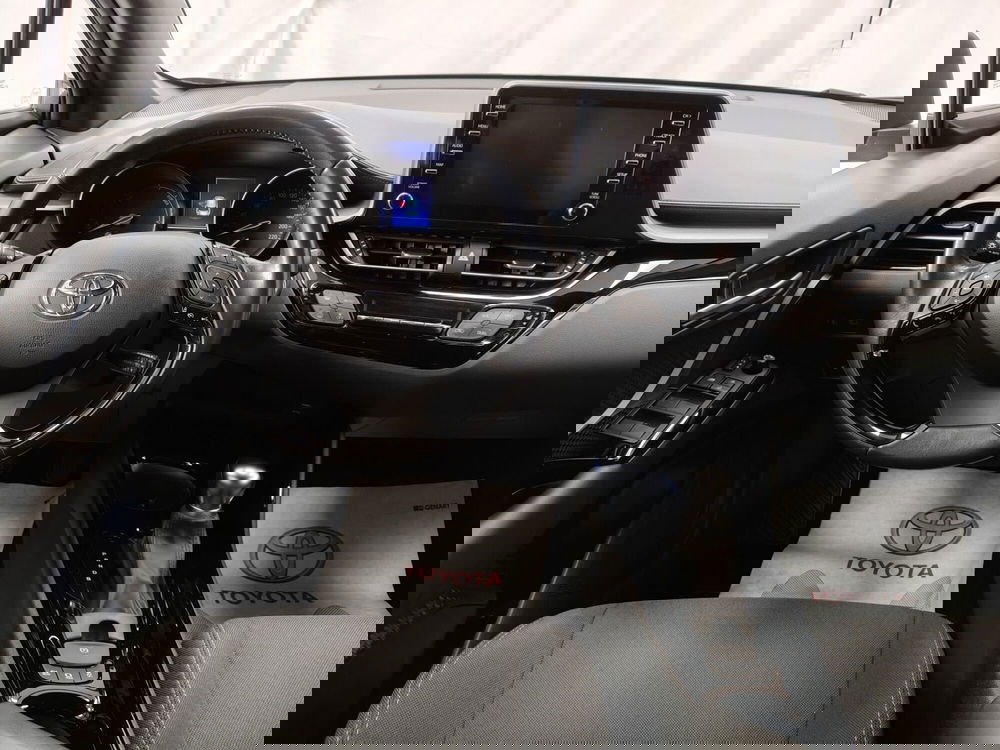 Toyota Toyota C-HR usata a Roma (10)