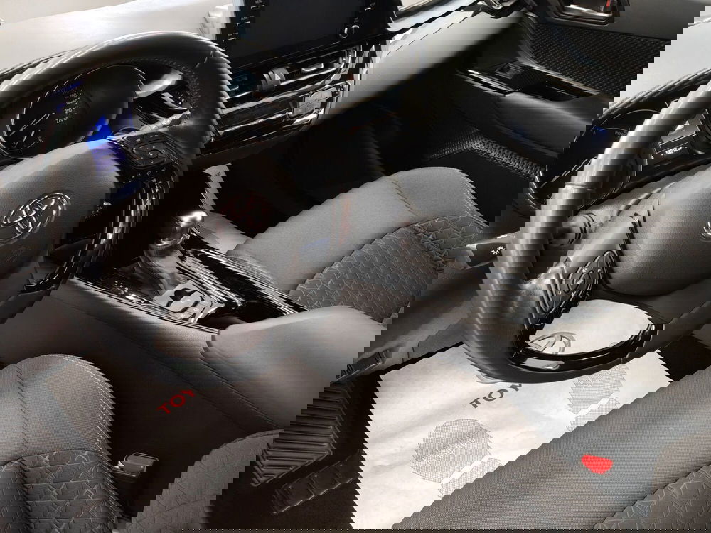 Toyota Toyota C-HR usata a Roma (11)