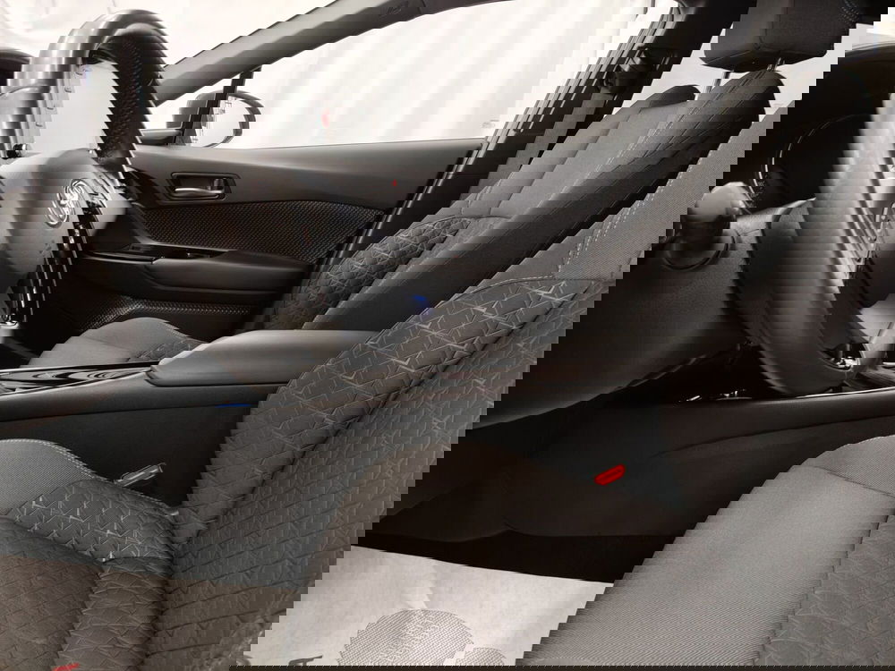 Toyota Toyota C-HR usata a Roma (13)