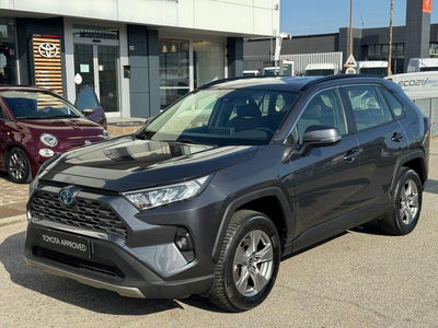 Toyota Rav4 HV (218CV) E-CVT 2WD Active del 2022 usata a Modena