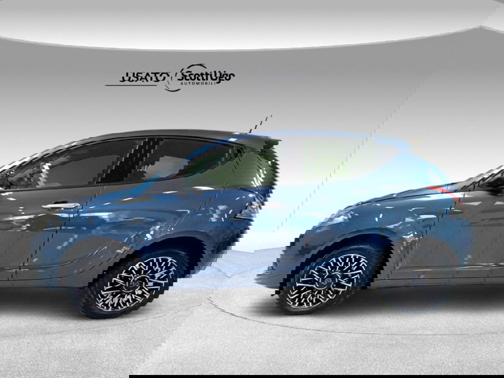 Lancia Ypsilon usata a Siena (5)