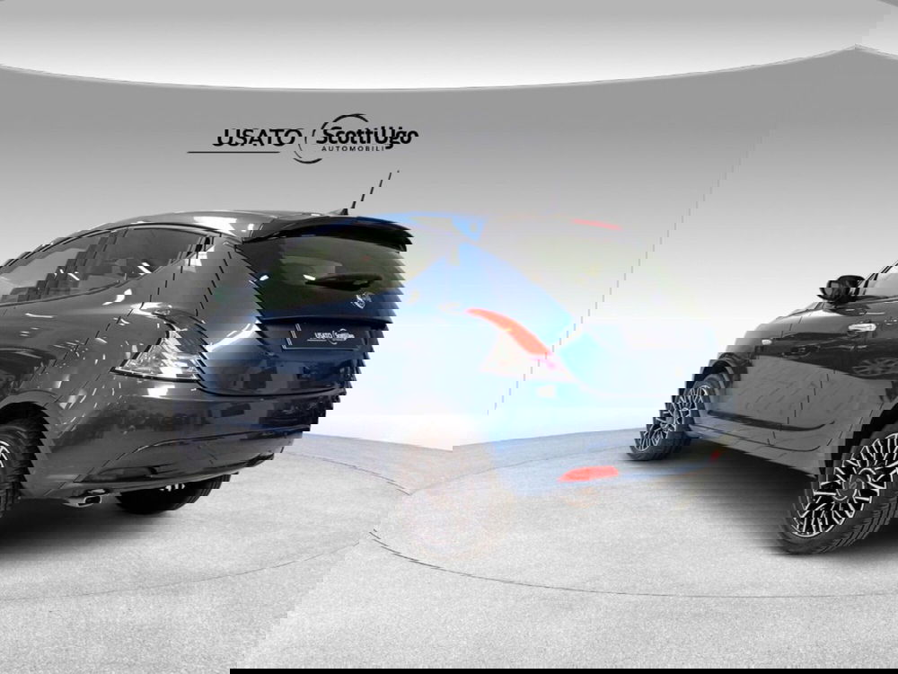 Lancia Ypsilon usata a Siena (6)