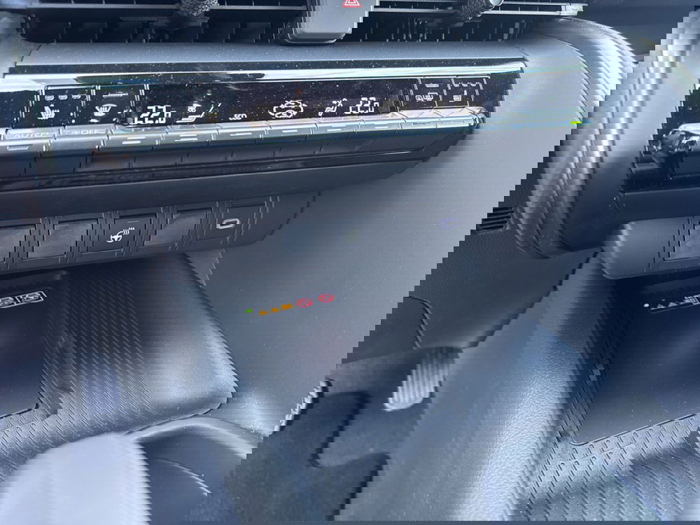 Toyota Toyota C-HR nuova a Ferrara (13)