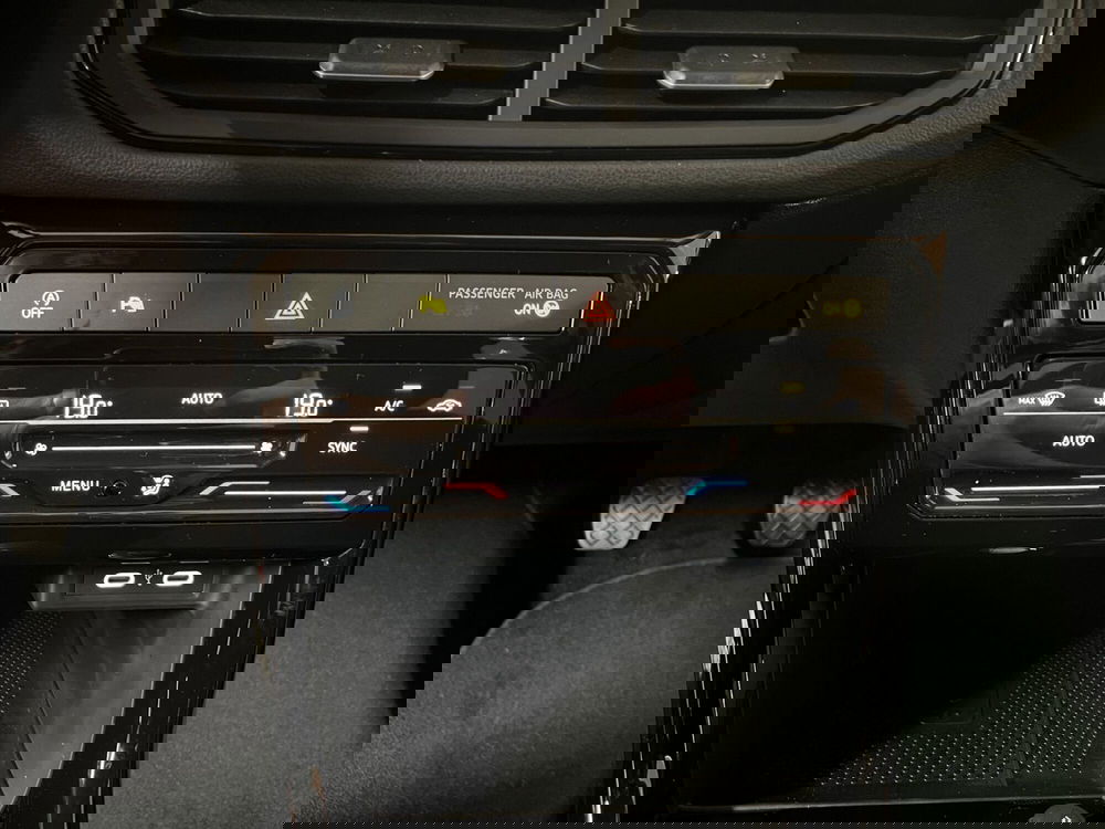 Volkswagen T-Cross usata a Padova (12)