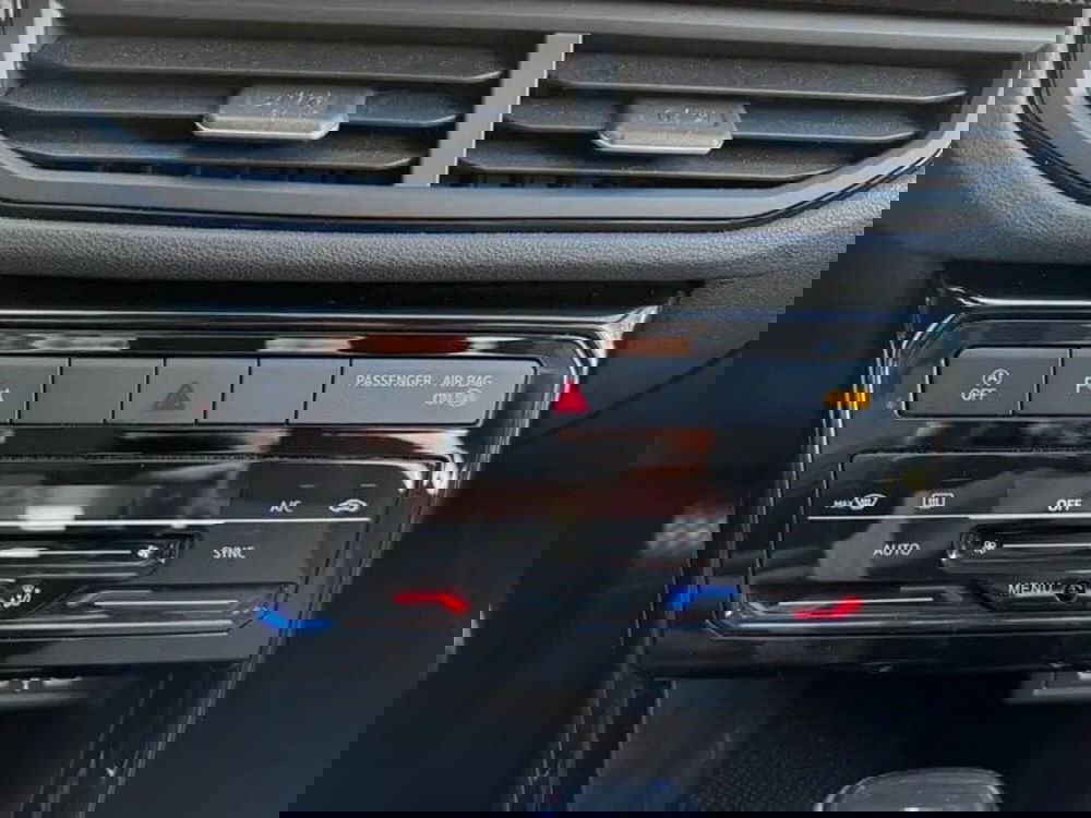 Volkswagen T-Cross usata a Padova (8)