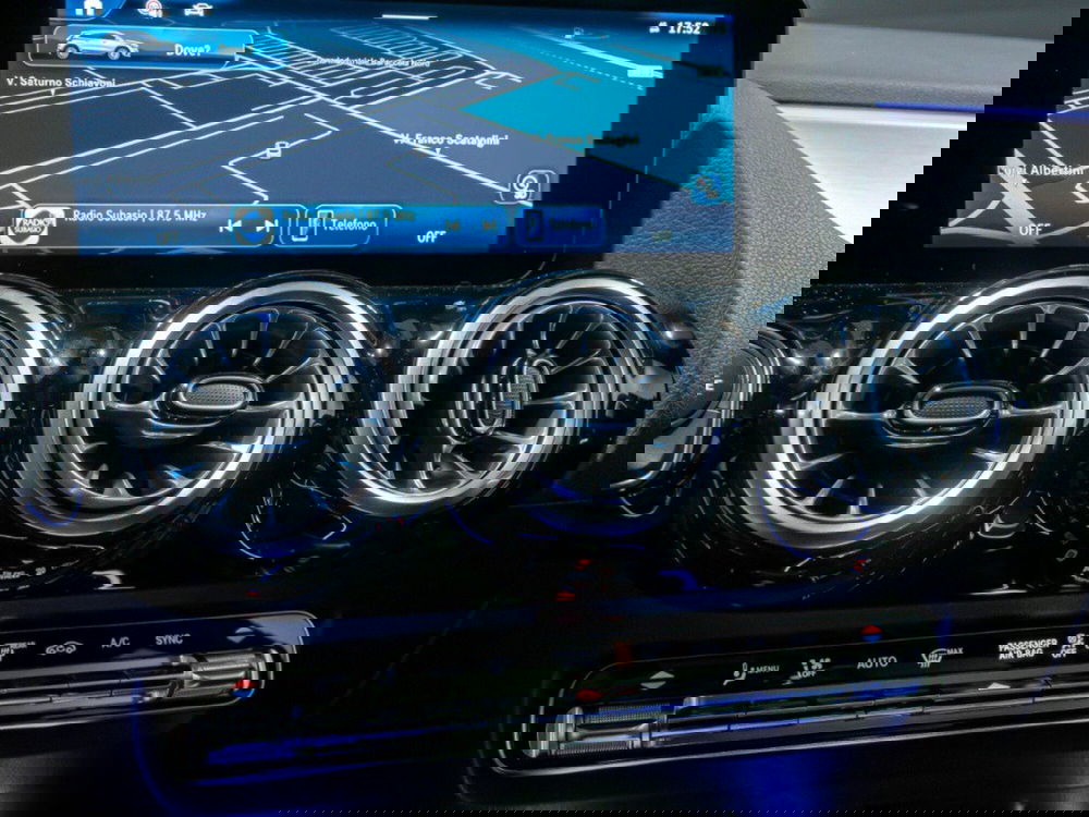 Mercedes-Benz GLA SUV nuova a Macerata (17)