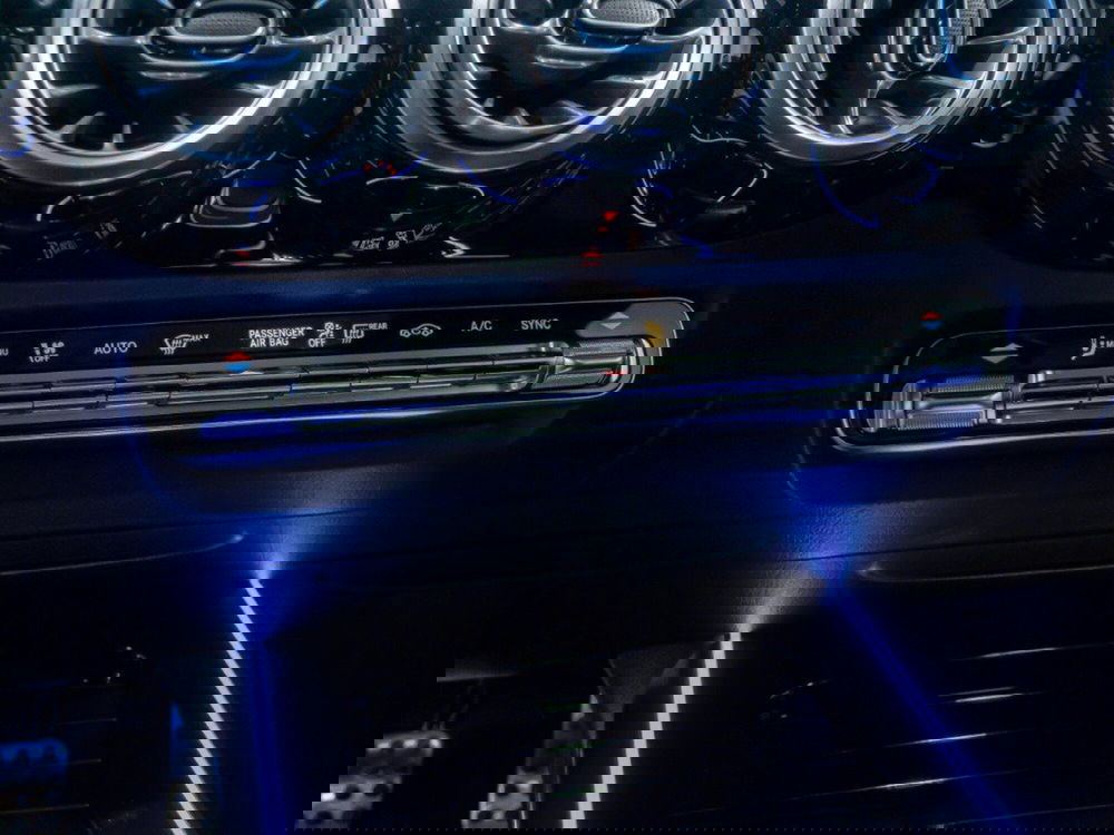 Mercedes-Benz GLA SUV nuova a Macerata (18)